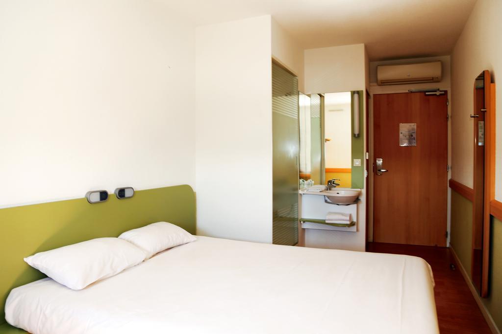 Ibis Budget Aubenas Zimmer foto